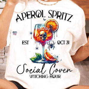 Aperol Spritz Halloween-Shirt PNG gruselige Halloween-Cocktailkarte Aperol Spritz Social Club Clipart Witchy Ästhetik nur digital