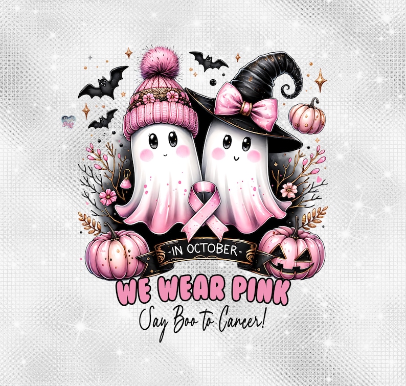 Puede incluir: Dos fantasmas rosas y blancos que llevan cintas y sombreros rosas. El fantasma de la izquierda lleva una boina rosa con un pomp&oacute;n blanco. El fantasma de la derecha lleva un sombrero de bruja negro con un lazo rosa. Los fantasmas est&aacute;n rodeados de flores y hojas rosas y doradas. El texto "We Wear Pink Say Boo to Cancer! - In October -" est&aacute; escrito debajo de los fantasmas.