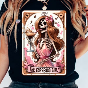 Tarot de martini espresso PNG, coqueta, femenina, de moda, cóctel de autor, impresión de martini espresso, póster, camisa, con cafeína, descarga digital