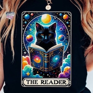 Le lecteur chat carte de tarot clipart chat noir tarot png amateur de livres png club de lecture png chat céleste lecture sublimation Halloween chemise numérique