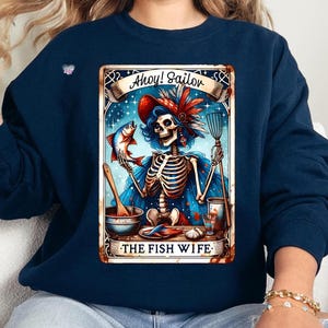 Carta de tarô esqueleto de esposa de peixe PNG Rústico Vintage náutico Pescador Estética Camisas pesca tarô Moletom Engraçado Humor Sombrio digital