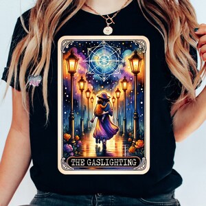 Carta de tarô gaslighting png sobrevivente narcisista png tarô mãe forte png camiseta eu também consciência sobre abuso doméstico gaslight png download instantâneo