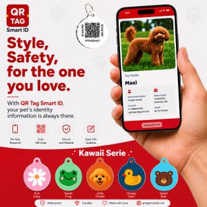 Könnte beinhalten: Eine runde, weiße Haustier-ID-Marke mit QR-Code und der Aufschrift SCAN ME neben einem Smartphone, das ein Haustierprofil für einen Toypudel namens Maxi zeigt. Darunter befinden sich fünf bunte, runde Marken mit Symbolen von Gänseblümchen, Frosch, Pudel, Ente und Bär.