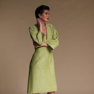Robe orange style Kimono avec manches trois quarts. Existe en vert amande.