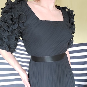 80&#39;s Designer Alfred Bosand Ruffle Sleeve Plisse Silk Dress
