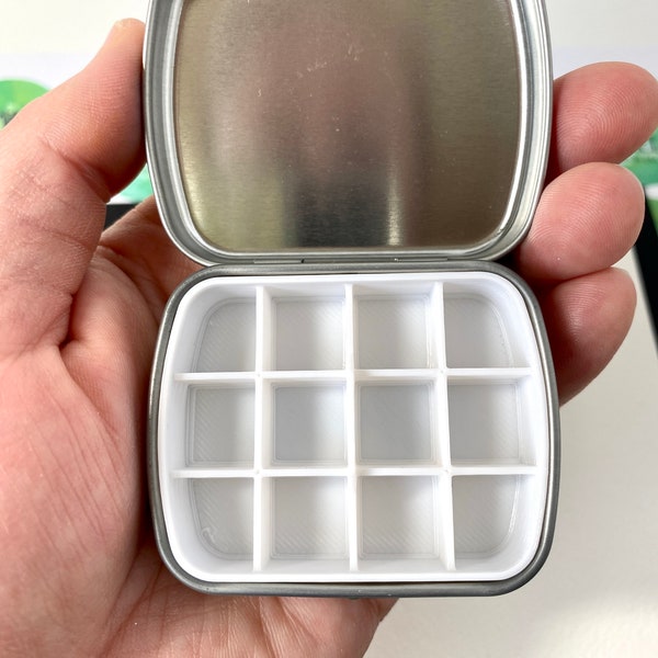 12 Wells: Aquarellpalette Mini-Dose im Taschenformat mit herausnehmbarem magnetischem 3D-Druckeinsatz für Aquarellfarben, DIY-Reisepalette