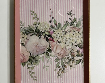 Rosafarbenes Tablett mit Blumenmuster