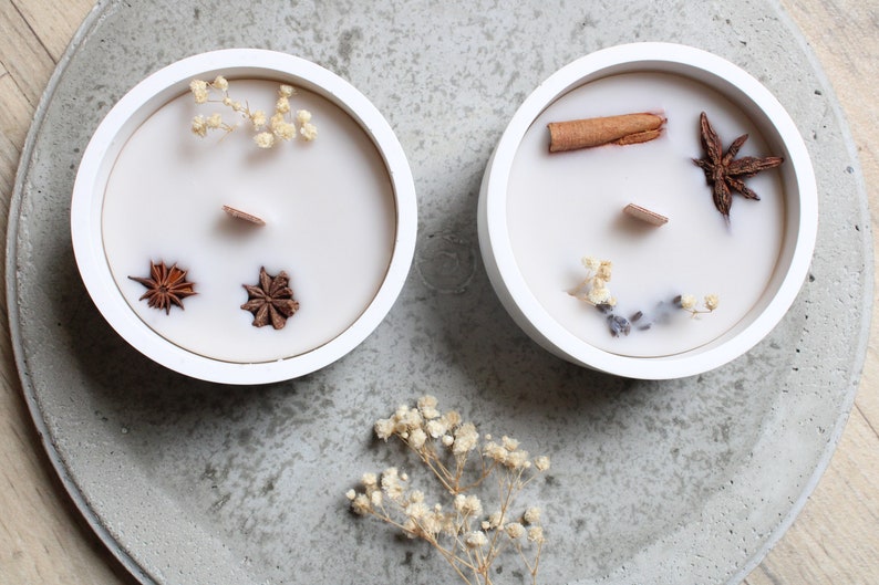 Sustainable candle with wooden wick Candle with dried fruits image 4