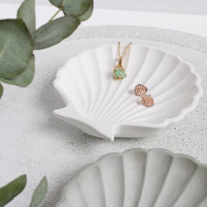Shell shell jewelry bowl jewelry bowl made of concrete casting powder Jesmonite ceramic powder image 1