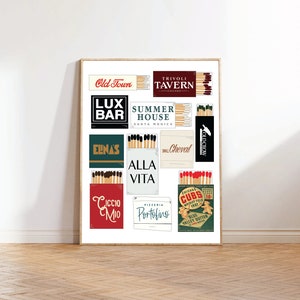 Op de afbeelding: Een witte poster met een collage van etiketten van luciferdoosjes met verschillende restaurant- en barnamen, waaronder "Old Town", "Lux Bar", "Summer House", "Elna's", "Cheval", "Alla Vita", "Ciccio Mio", "Portofino", "Chicago Cubs", "Trivoli Tavern" en "Old Crow".
