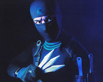 Bullseye throwing knives