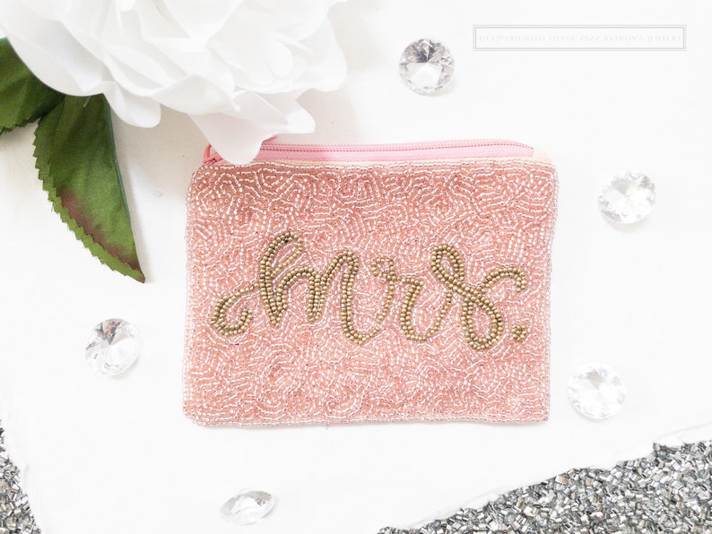 Bride & Bridesmaids Seed Bead Coin Purse Team Bride Mrs. Beaded Purse Bachelorette Party Favors Bridesmaids Gifts Mrs. Pink