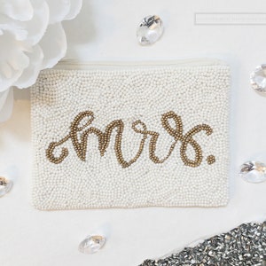 Bride & Bridesmaids Seed Bead Coin Purse Team Bride Mrs. Beaded Purse Bachelorette Party Favors Bridesmaids Gifts Mrs. White
