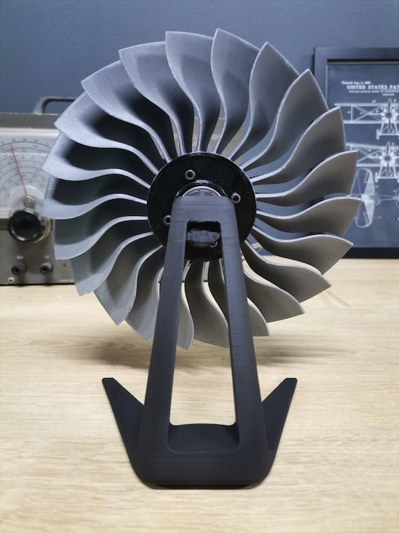 飛行機　航空機　ジェットエンジン　ファンブレード 整備トリビア】ファンブレードについて☆ ファンブレードとは、飛行機