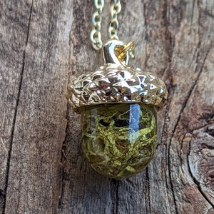gold acorn necklace with real moss, botanical necklace for her, terrarium necklace, nature-lover gift, gold boho necklace, flower child gift