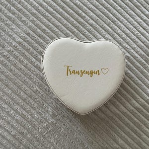 Personalisiertes Schmuckkästchen Herzfom | Reise-Schmuckbox mit Namen | Geschenk für Freundin, JGA, Trauzeugin | Valentinstag | 12 cm