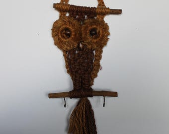 Vintage Owl Macrame Key Hook. Brown Color, 2 Hooks, Cottagecore Entryway Decor, Grandmacore, Housewarming, Hostess, Owl Lover Gift.