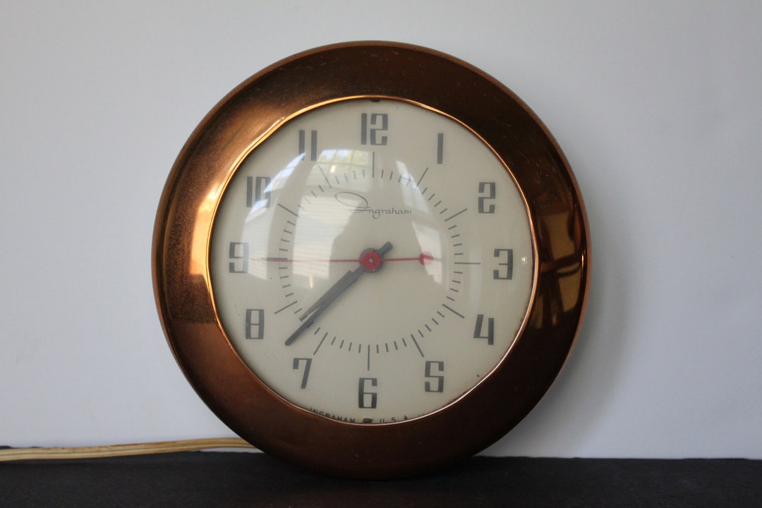 Vintage Ingraham Wall Clock. Plug in Clock, Copper Bezel Edge, WORKING