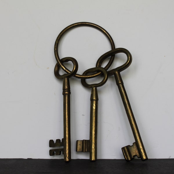 Vintage Brass Key Ring Set. Large, Oversized, Rustic Home Decor, Cast Metal, Cozy Homestead Fireplace, Country Farm, Housewarming, Hostess.