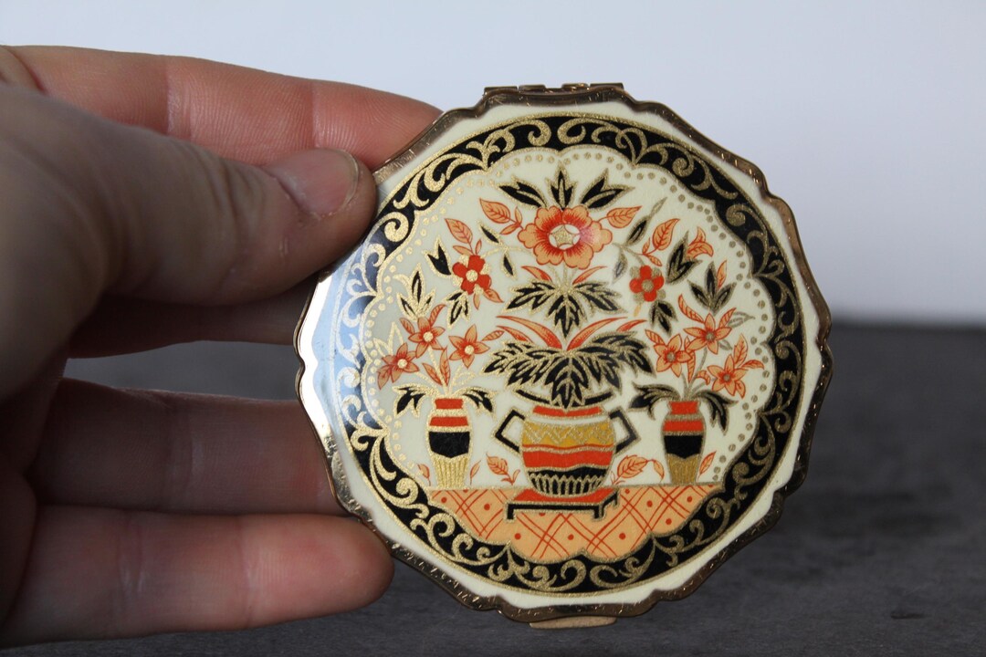 Vintage Flower Powder Compact. Stratton, Gold Tone Metal, Circle Shape ...