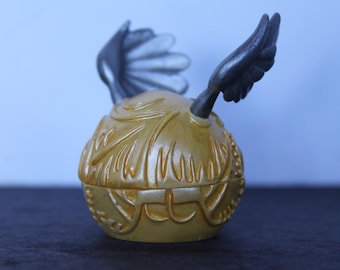 Vintage The Golden Snitch Secret Box. Department 56, Metal Broom Charm, In Original Box, MINT Condition, Gift For A Collector, Harry Potter.