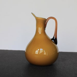 Vintage Empoli Cased Glass Pitcher. Butterscotch And Cream, Made In Italy, Hand Blown Glass, Bougie Bar Ware, Housewarming, Hostess Gift.