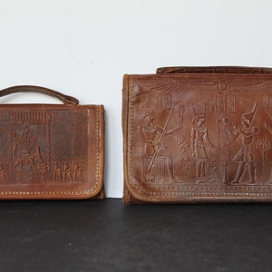 Bolso de mano vintage de cuero egipcio. ELIJA entre 2, bolso de mano, tamaño de billetera, jeroglíficos de cuero en relieve, espejos de lápiz labial, HTF raro único
