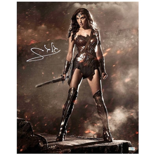 Gal Gadot Wonder Woman  Autograph Reprint Photo LOOK