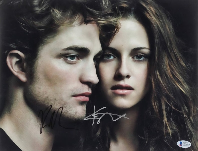 Robert Pattinson & Kristen Stewart Twilight Bella Swann and Edward Cullen Autograph Reprint Photo LOOK Signed Autograph image 1