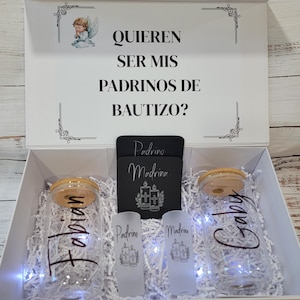 Propuesta Padrinos de Bautizo – Caja con vasos personalizados + shot glasses +coasters.