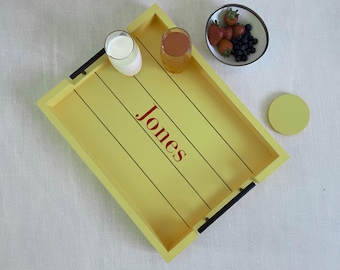 Bandeja de servir color amarillo crema de mantequilla de 13x17 pulgadas / Bandeja de madera personalizada / Decoración para mesa de centro / Regalo de inauguración de casa / Bandeja de cocina estilo rústico