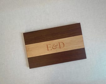 Tabla de cortar personalizada para bodas, regalo de charcutería para parejas grabado, tabla de servir de madera maciza