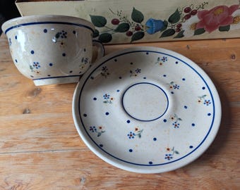 Zestaw spodków do filiżanki z ceramiki polskiej Bolesławiec w stylu vintage, wzór Country Meadow 111