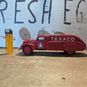 Ertl Texaco 1939 Dodge Airflow Die Cast Metal Locking Coin Bank.
