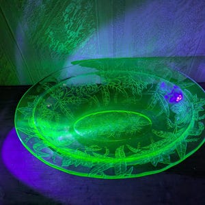 Vintage Green Uranium / Vaseline Floral Poinsettia 9" Oval Vegetable Bowl