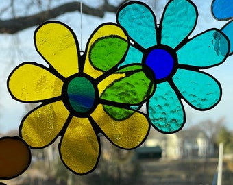 Stained Glass Daisy - Large | Sun Catcher | Window Hanging | Great gift | Flower | Glass Art | Birthday Gift | Spring | Mothers Day