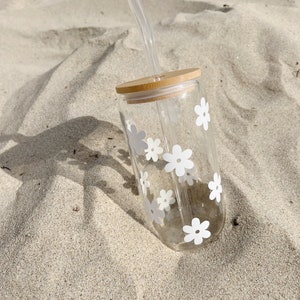 Fourth of July Special: Handcrafted 16oz Glass Can with Daisies - Stylish and Sustainable!&quot;