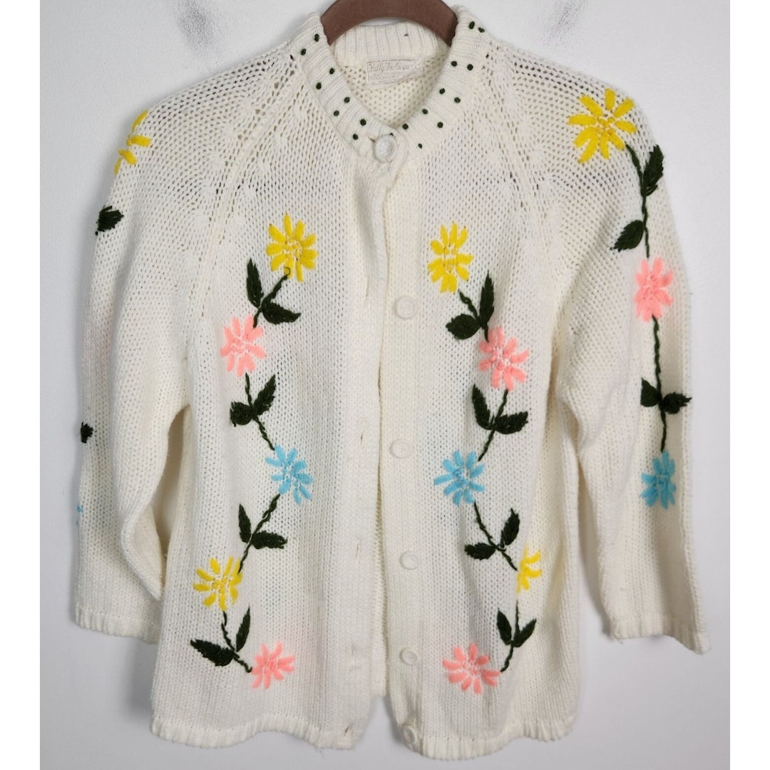 カーディガン made in England flower cardigan. Vtg. Fully Fashioned Women's Sz. M White Floral Embroidered