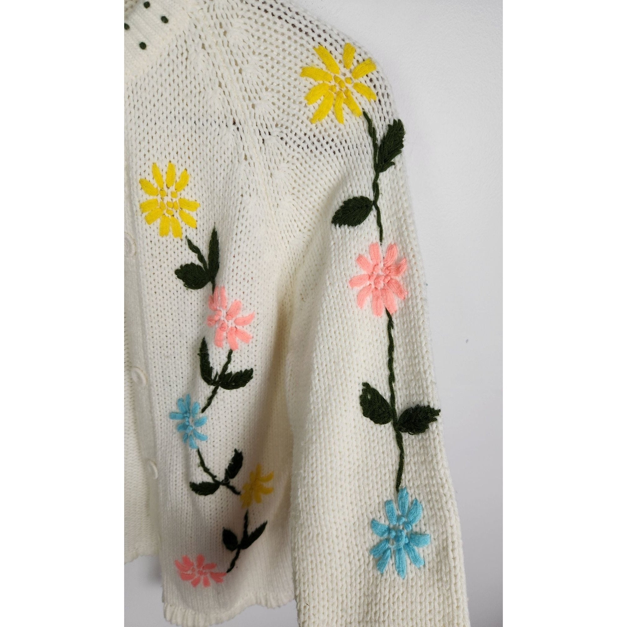 Vtg. Fully Fashioned Women's Sz. M White Floral Embroidered