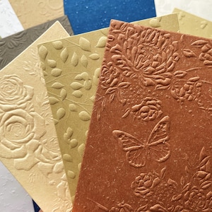 Geprägtes Spezialpapier, verschiedene warme Farben strukturiertes Papier, Scrapbooking-Papier, Junk-Journaling-Papier, Collagenpapier, Kartenherstellung