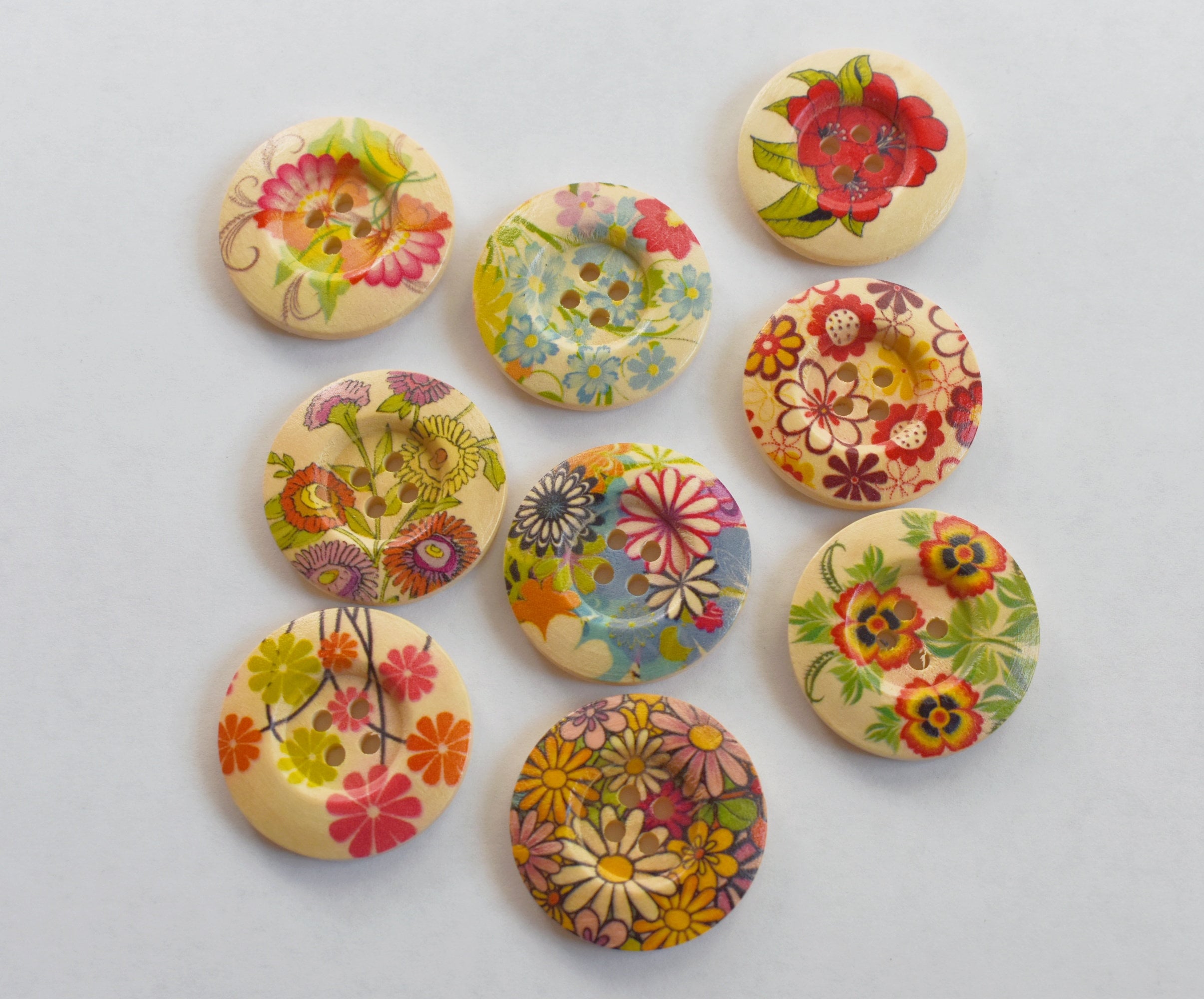 Retro Floral Wooden Buttons，4 Holes 3cm Buttons For Craft Projects Sewing Scrapbook Clothing Gift Card Deco Accessories