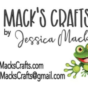 Puede incluir: El logotipo de The Mack's Crafts by Jessica Mack con una bandera arco&iacute;ris, la direcci&oacute;n del sitio web TheMacksCrafts.com y la direcci&oacute;n de correo electr&oacute;nico TheMacksCrafts@gmail.com. Una rana de dibujos animados con una gran sonrisa se encuentra en la esquina inferior derecha.