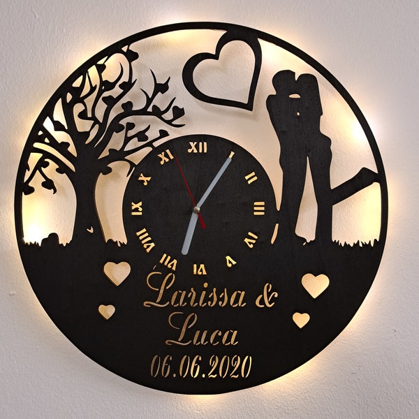 Personalisierte LED Wanduhr "Liebe" Geschenk Hochzeit Jahrestag Valentinstag