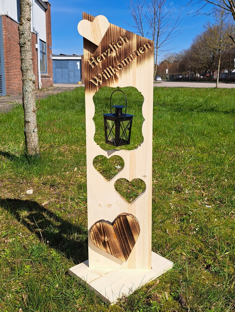 Holzaufsteller, Holz Deko Schild Ostern Holzschild Eingangsschild mit Deko Laterne Herzlich willkommen geflammt Bild 1