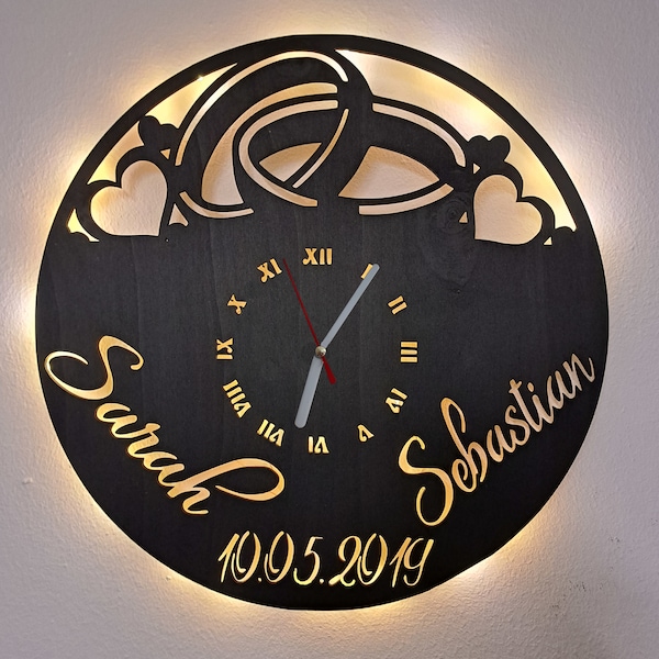 Personalisierte LED Wanduhr "Liebe" Herzen und Ringe Geschenk Hochzeit Jahrestag Valentinstag