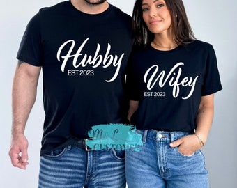 Hubby Wifey Est 2023 Archivo digital, SVG PNG