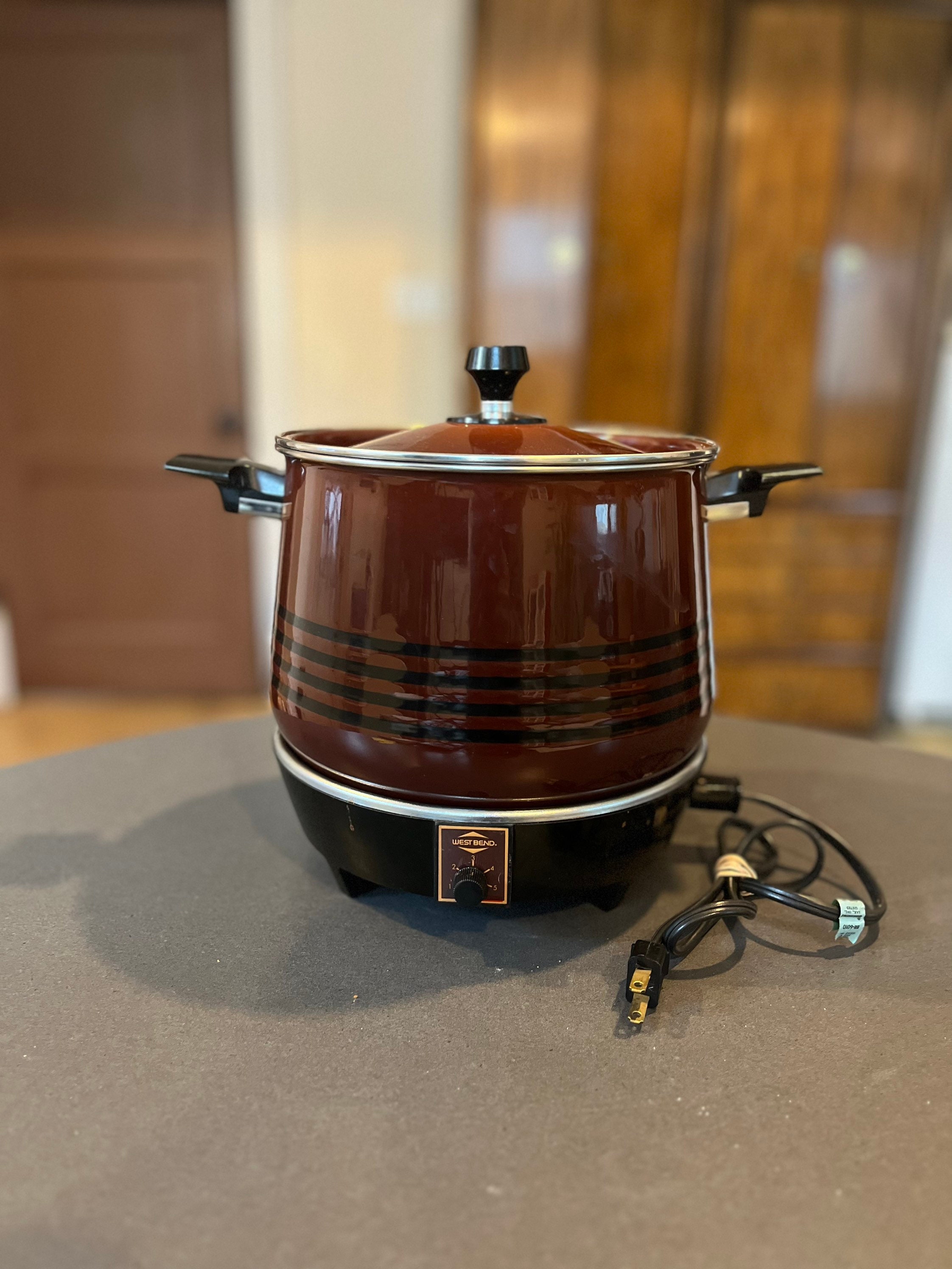 West Bend 6-Quart Red Rectangle Slow Cooker in the Slow Cookers