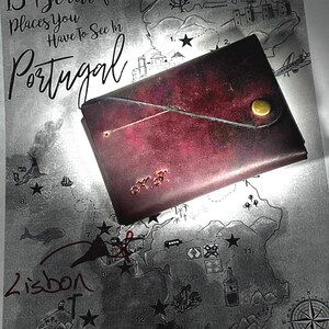 La cartera minimalista de una sola pieza de Lisboa