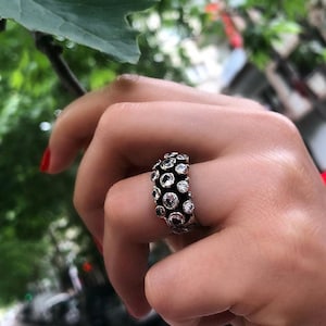 Anillo minimalista de plata con corona, circonitas cúbicas (hecho a mano), plata de ley 925, pieza llamativa, regalo para ella, anillo para la ansiedad
