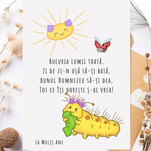 Puede incluir: Una tarjeta de felicitación con una oruga amarilla, un sol sonriente y una mariquita. La tarjeta tiene el texto "BUCURIA LUMII TOATĂ, ZI DE ZI-N UŞĂ SĂ-ŢI BATĂ, BUNUL DUMNEZEU SĂ-ŢI DEA, TOT CE ÎŢI DOREŞTI Ş-AI VREA! LA MULŢI ANI"